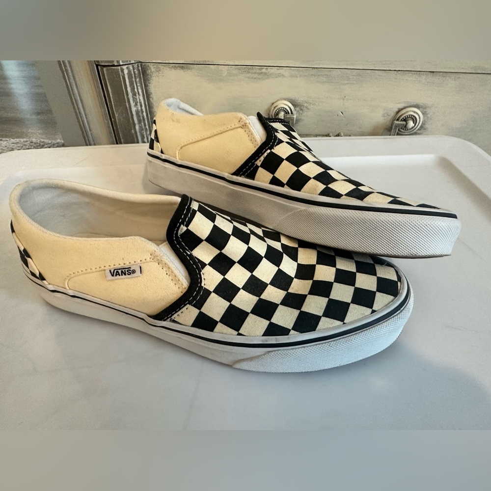 Classic Checkered Vans - Only Worn Once - Size 8.5 - image 1